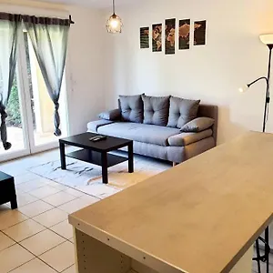 Avec Terrasse Et Jardin Au Calme Proche Bus Métro Apartamento