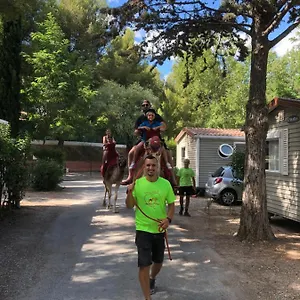 https://camping-marina-plage.fr-provencehotel.com